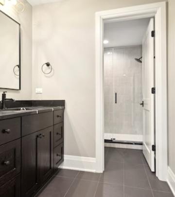 Hd 1724258445496 18 2119wilmetteave 11 4thbathroom Hires