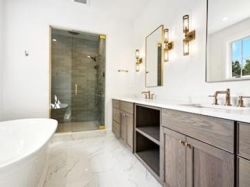 Hd 1724258438460 12 2119wilmetteave 13 Primarybathroom Hires