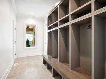Hd 1724258436174 10 2119wilmetteave 195 Mudroom Hires
